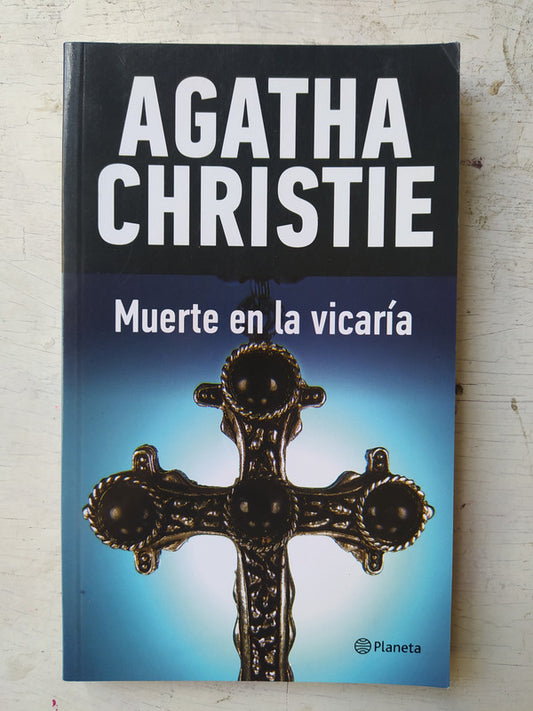 Libro usado en venta: Muerte en la vicaria de Agatha Christie; editorial Planeta impreso en 2013 realizamos envios a todo el mundo.1