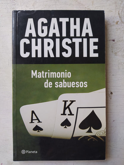 Libro usado en venta: Matrimonio de sabuesos de Agatha Christie; editorial Planeta impreso en 2013 realizamos envios a todo el mundo.1