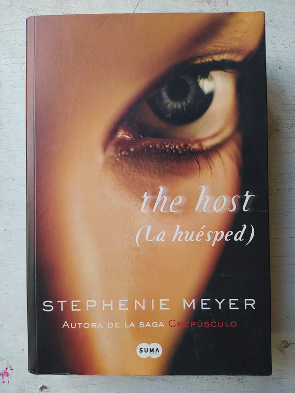 Libro usado en venta: The host (La huesped) de Stephene Meyer; editorial Suma impreso en 2009 realizamos envios a todo el mundo.1