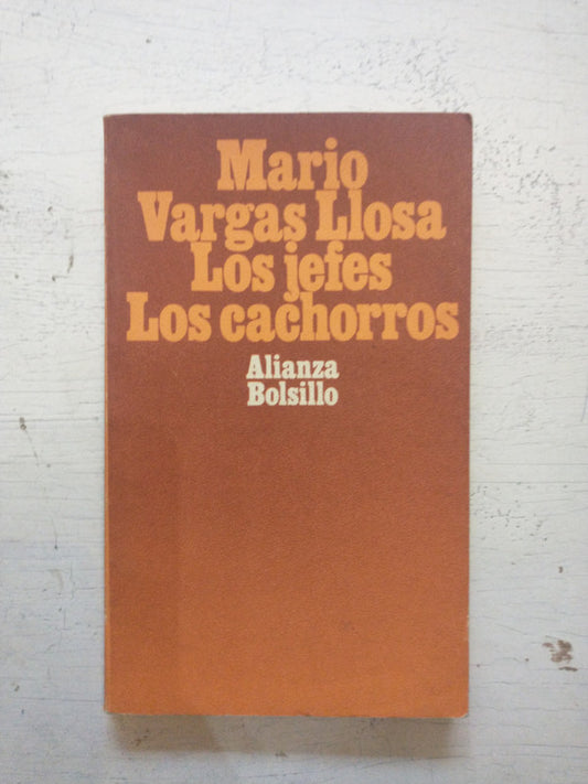 Libro usado en venta: Los jefes - Los cachorros de Mario Vargas Llosa; editorial Alianza impreso en 1984 realizamos envios a todo el mundo.1