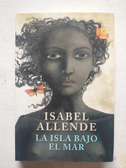 Libro usado en venta: La isla bajo el mar de Isabel Allende; editorial Sudamericana impreso en 2009 realizamos envios a todo el mundo.1