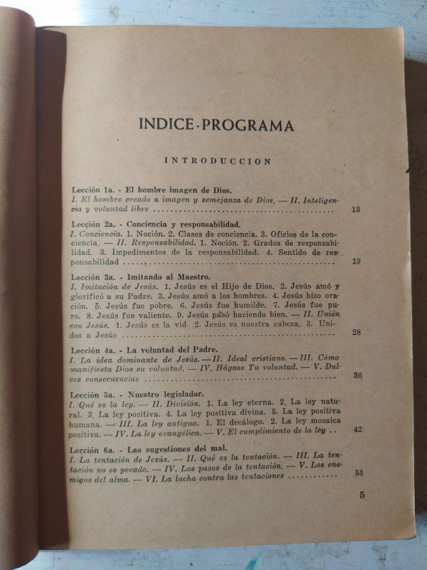 Libro usado en venta: La iglesia y el mundo; editorial Cuadernos de Ciudad Nueva impreso en 1988 realizamos envios a todo el mundo.2