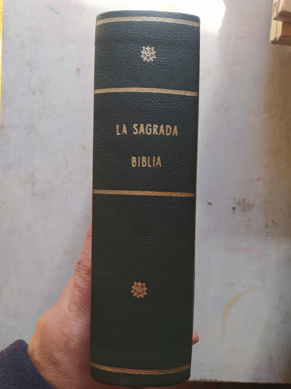 Libro usado en venta: La Sagrada Biblia; editorial Paulinas impreso en 1952 realizamos envios a todo el mundo.3