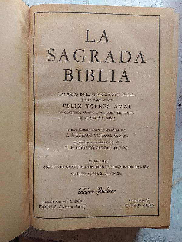 Libro usado en venta: La Sagrada Biblia; editorial Paulinas impreso en 1952 realizamos envios a todo el mundo.1