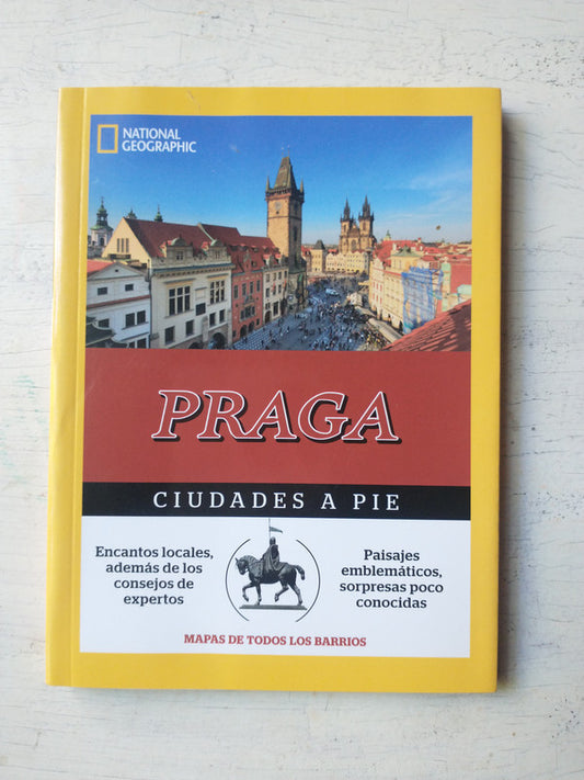 Libro usado en venta: Praga ciudades a pie; editorial AGEA impreso en 2016 realizamos envios a todo el mundo.1