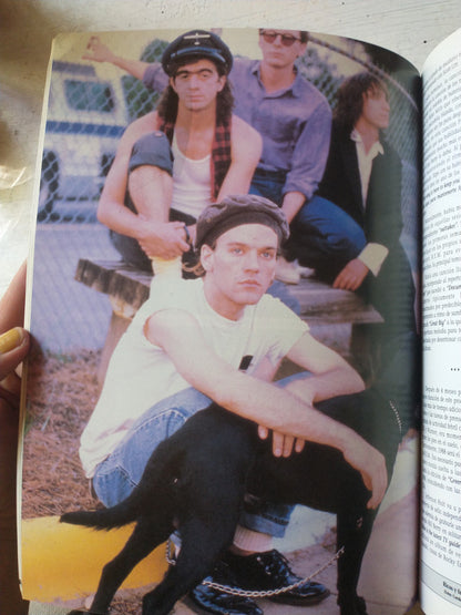 Libro usado en venta: R.E.M. de Carlos Monty; editorial Mascara impreso en 1995 realizamos envios a todo el mundo.3