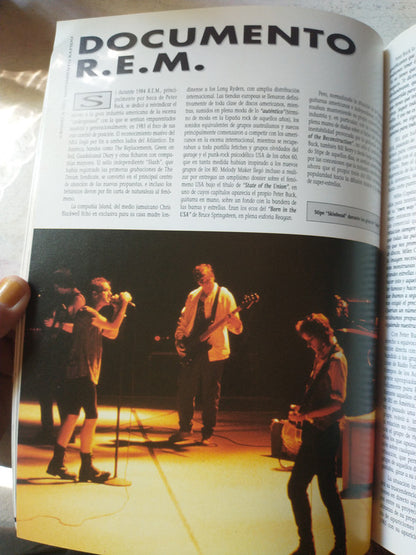 Libro usado en venta: R.E.M. de Carlos Monty; editorial Mascara impreso en 1995 realizamos envios a todo el mundo.4