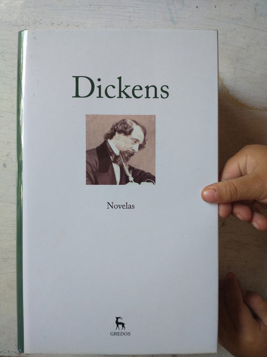 Libro usado en venta: Novelas (Solo Tomo 2) de Charles Dickens; editorial Gredos impreso en 2015 realizamos envios a todo el mundo.1