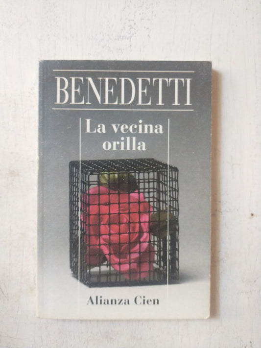 Libro usado en venta: La vecina orilla de Mario Benedetti; editorial Alianza impreso en 1994 realizamos envios a todo el mundo.1