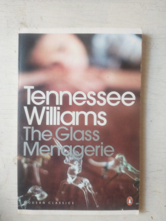 Libro usado en venta: The glass Menagerie de Tennessee Williams; editorial Penguin Books impreso en 2009 realizamos envios a todo el mundo.1