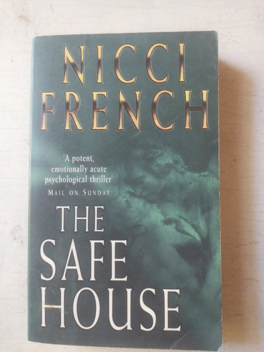 Libro usado en venta: The safe house de Nicci French; editorial Penguin Books impreso en 1998 realizamos envios a todo el mundo.1