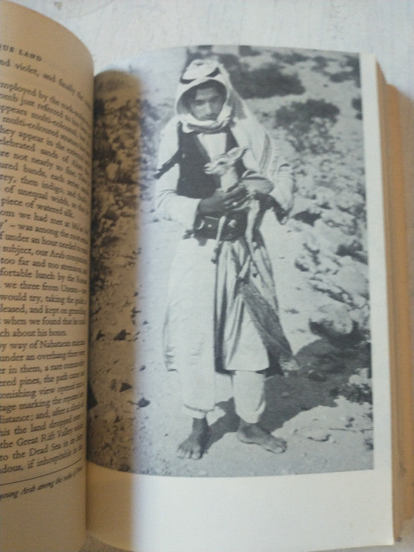 Libro usado en venta: From an antique land de Julian Huxley; editorial Beacon Press impreso en 1966 realizamos envios a todo el mundo.2
