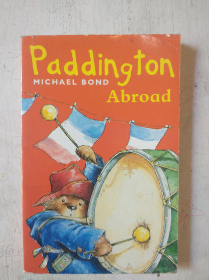 Libro usado en venta: Paddington Abroad de Michael Bond; editorial HarperCollins impreso en 1997 realizamos envios a todo el mundo.1