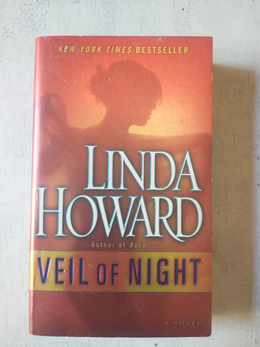 Libro usado en venta: Veil of Night de Linda Howard; editorial Ballantine impreso en 2011 realizamos envios a todo el mundo.1