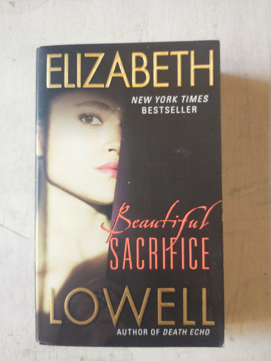 Libro usado en venta: Beautiful sacrifice de Elizabeth Lowell; editorial HarperCollins impreso en 2013 realizamos envios a todo el mundo.1