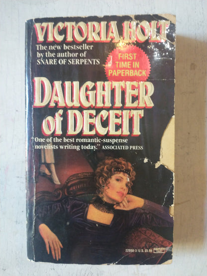 Libro usado en venta: Daughter of deceit de Victoria Holt; editorial Fawcett impreso en 1992 realizamos envios a todo el mundo.1