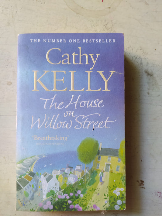 Libro usado en venta: The house on Willow street de Cathy Kelly; editorial HarperCollins impreso en 2012 realizamos envios a todo el mundo.1