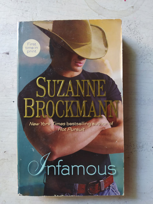 Libro usado en venta: Infamous de Suzanne Brockmann; editorial Ballantine impreso en 2010 realizamos envios a todo el mundo.1