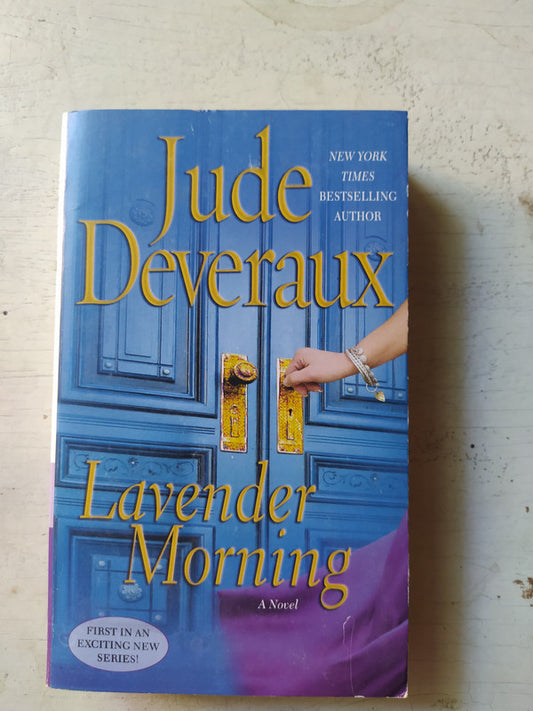 Libro usado en venta: Lavender morning de Jude Deveraux; editorial Pocket Book impreso en 2009 realizamos envios a todo el mundo.1