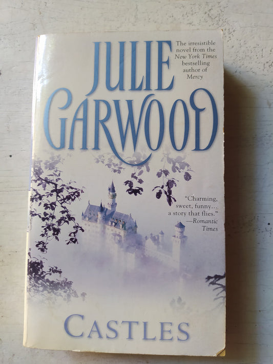 Libro usado en venta: Castles de Julie Garwood; editorial Pocket Book impreso en 1993 realizamos envios a todo el mundo.1