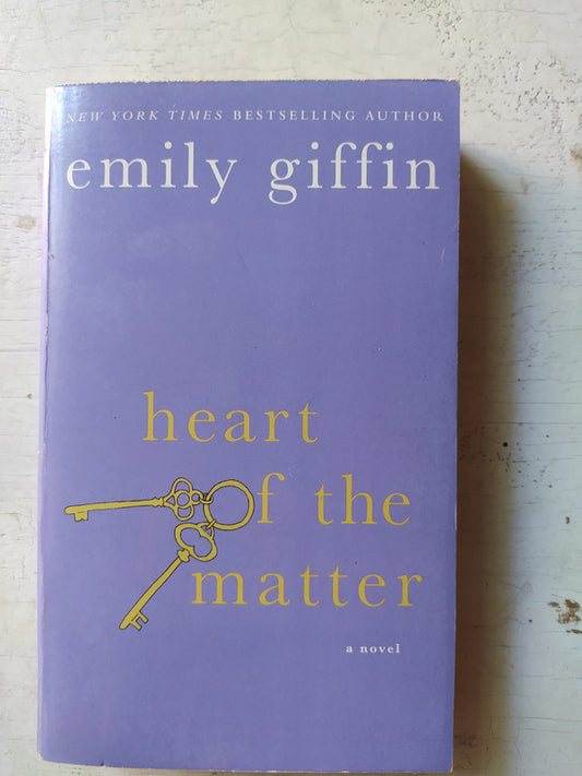 Libro usado en venta: Heart of the matter de Emily Giffin; editorial St. Martin's Paperbacks impreso en 2011 realizamos envios a todo el mundo.1