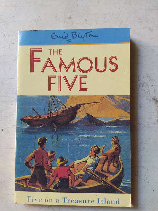 Libro usado en venta: The famous five - Five on a Treasure Island de Enid Blyton; editorial Hodder impreso en 1997 realizamos envios a todo el mundo.1