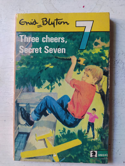 Libro usado en venta: Three cheers, Secret seven de Enid Blyton; editorial Knight Books impreso en 1970 realizamos envios a todo el mundo.1