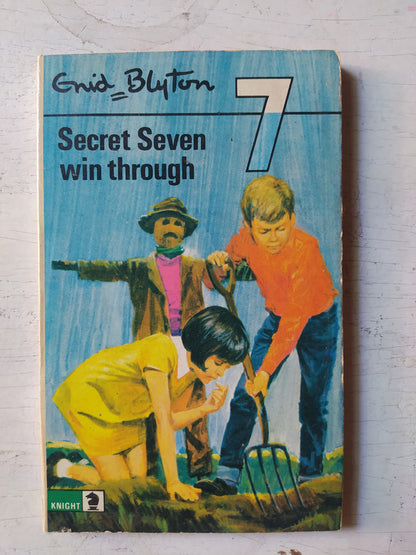 Libro usado en venta: Secret Seven win through de Enid Blyton; editorial Knight Books impreso en 1970 realizamos envios a todo el mundo.1