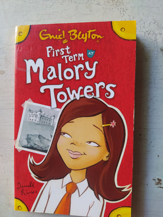 Libro usado en venta: First term Malory Towers de Enid Blyton; editorial Egmont impreso en 2011 realizamos envios a todo el mundo.1