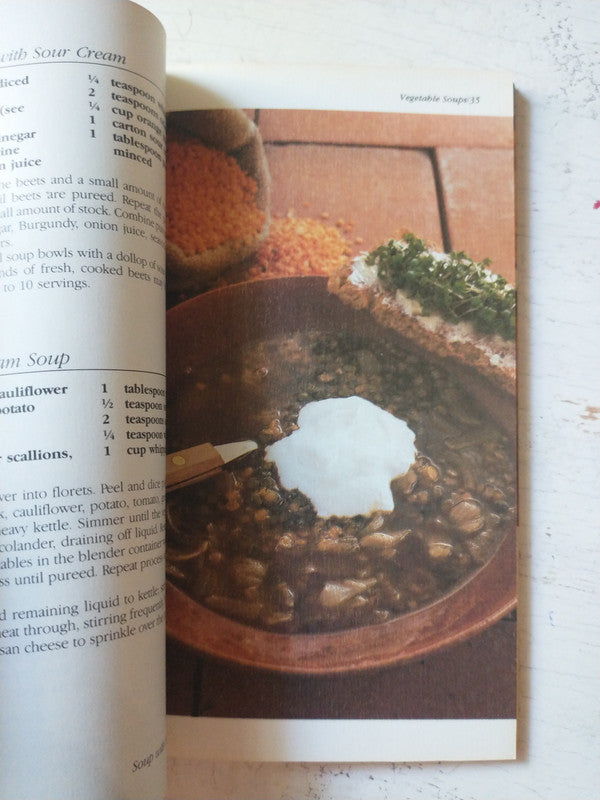Libro usado en venta: Soup and Appetizer - Cook Book; editorial Golden Apple impreso en 1986 realizamos envios a todo el mundo.3