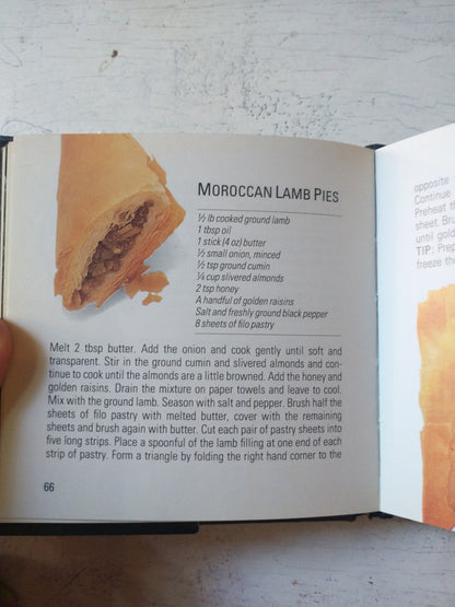 Libro usado en venta: Just a bite de Polly Tyrer; editorial Prentice Hall impreso en 1986 realizamos envios a todo el mundo.3