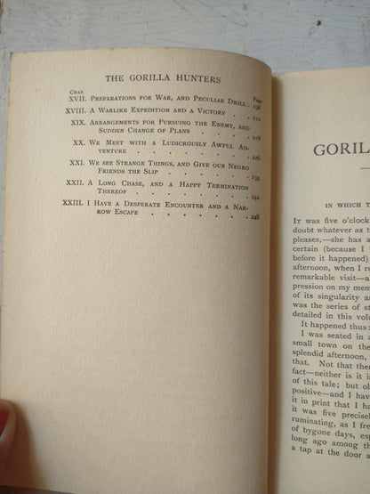 Libro usado en venta: The Gorilla Hunters de R. M. Ballantyne; editorial Blackie & Son Limited realizamos envios a todo el mundo.3