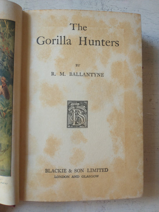 Libro usado en venta: The Gorilla Hunters de R. M. Ballantyne; editorial Blackie & Son Limited realizamos envios a todo el mundo.1