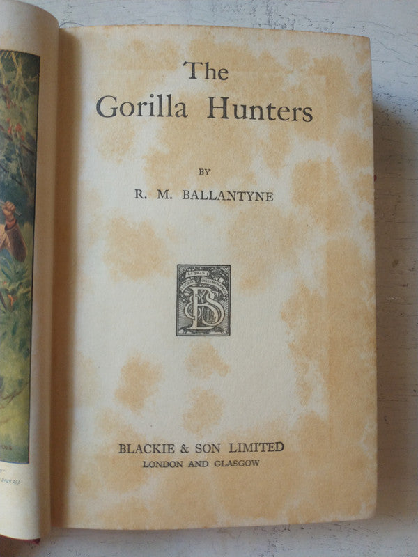 Libro usado en venta: The Gorilla Hunters de R. M. Ballantyne; editorial Blackie & Son Limited realizamos envios a todo el mundo.1