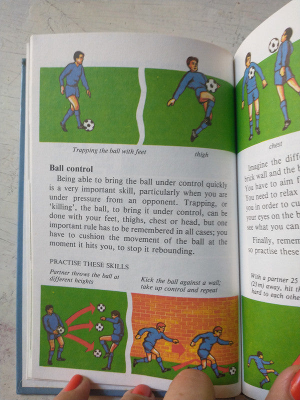 Libro usado en venta: Football de John P. Baker; editorial Ladybird Books realizamos envios a todo el mundo.3