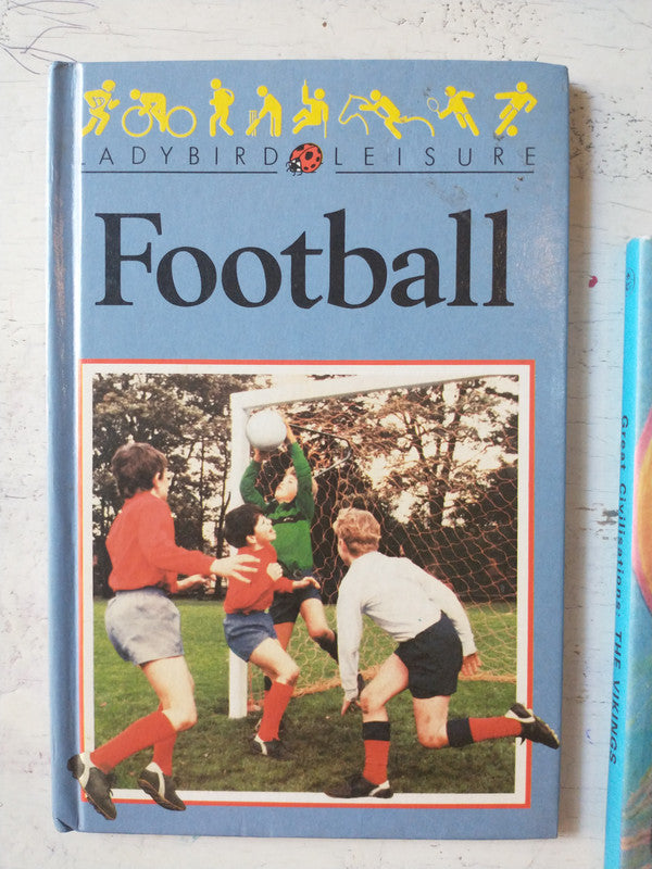 Libro usado en venta: Football de John P. Baker; editorial Ladybird Books realizamos envios a todo el mundo.1