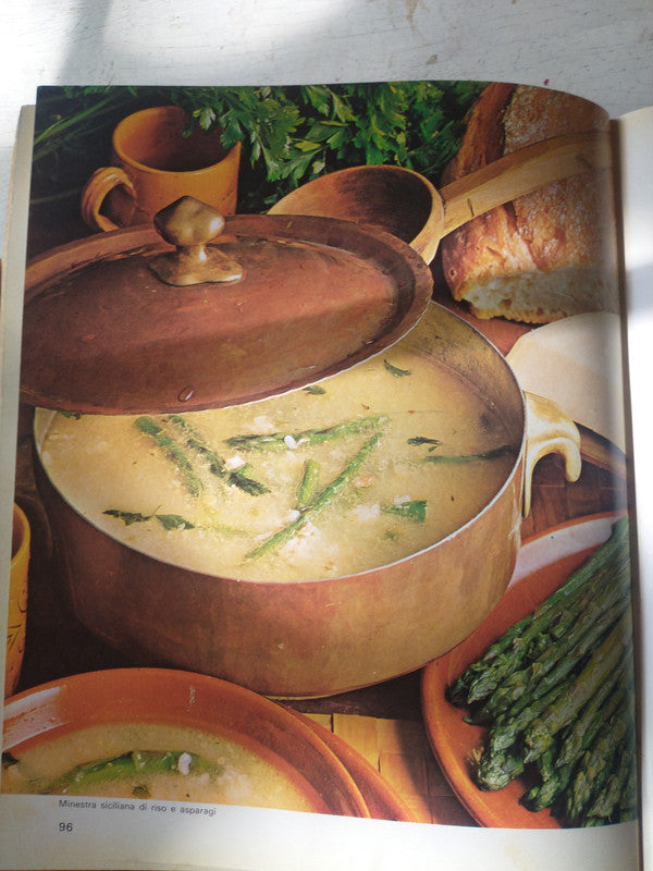 Libro usado en venta: The best of Italian Cooking de Waverley Root; editorial Andre Deutsch impreso en 1974 realizamos envios a todo el mundo.3