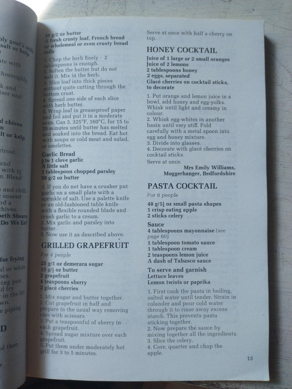 Libro usado en venta: Farmhouse kitchen II de Mary Watts; editorial Yorkshire impreso en 1982 realizamos envios a todo el mundo.2