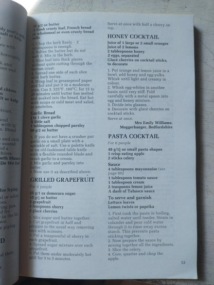 Libro usado en venta: Farmhouse kitchen II de Mary Watts; editorial Yorkshire impreso en 1982 realizamos envios a todo el mundo.2