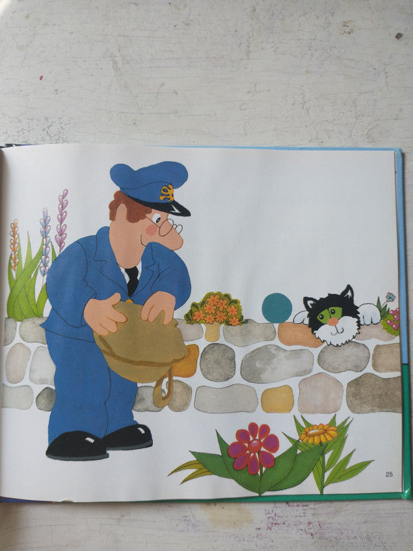 Libro usado en venta: Postman Pat and the Blue ball; editorial Scholastic impreso en 2000 realizamos envios a todo el mundo.3