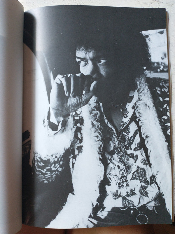 Libro usado en venta: Hendrix a Biography de Chris Welch; editorial Omnibus Press impreso en 1982 realizamos envios a todo el mundo.3