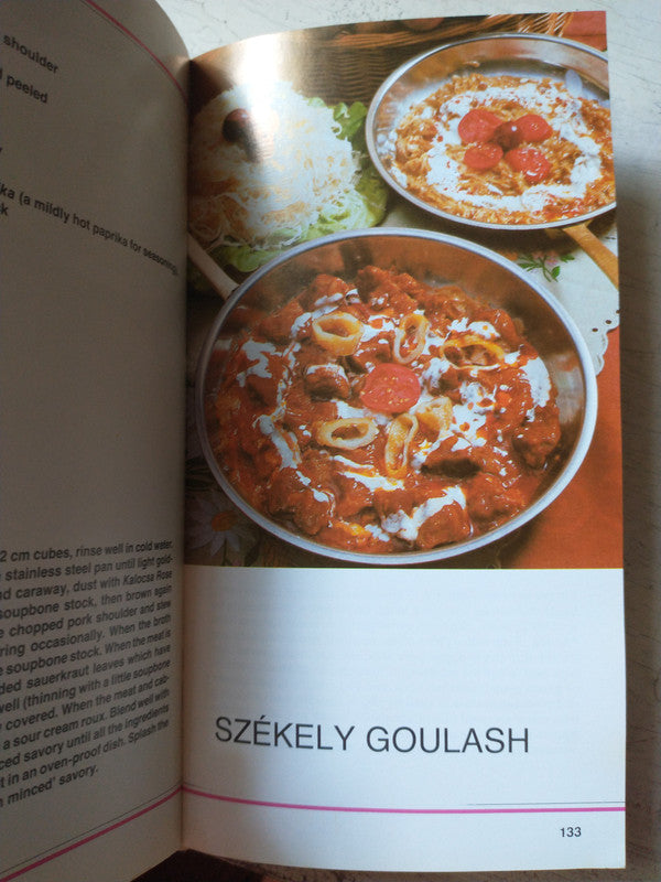 Libro usado en venta: 104 Famous Hungarian recipes de Elizabeth Marosi; editorial Taltos realizamos envios a todo el mundo.2