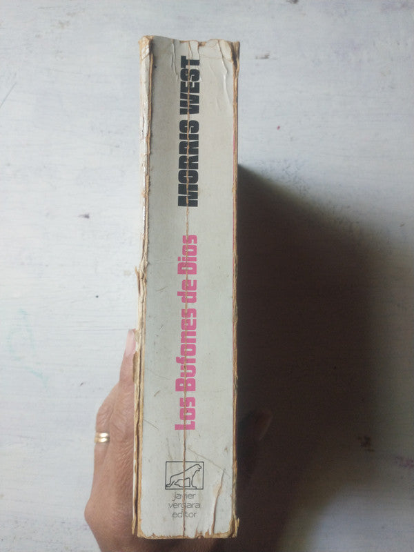 Libro usado en venta: Voces en un cuarto embrujado de Philippa Carr; editorial Javier Vergara impreso en 1985 realizamos envios a todo el mundo.2