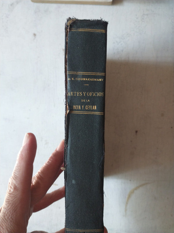 Libro usado en venta: Artes y oficios de La India y Ceilan de Ananda K. Coomaraswamy; editorial Aguilar realizamos envios a todo el mundo.4