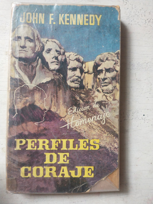 Libro usado en venta: Perfiles de coraje de John F. Kennedy; editorial Plaza & Janes impreso en 1964 realizamos envios a todo el mundo.1