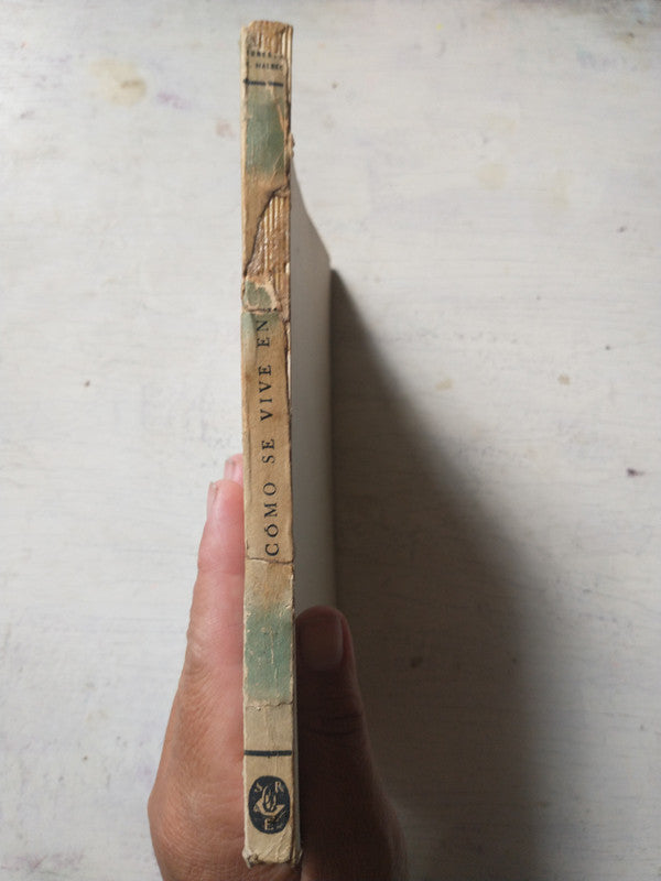 Libro usado en venta: Como se vive en Rusia de Ernesto F. Malbec; editorial Santiago Rueda impreso en 1958 realizamos envios a todo el mundo.3