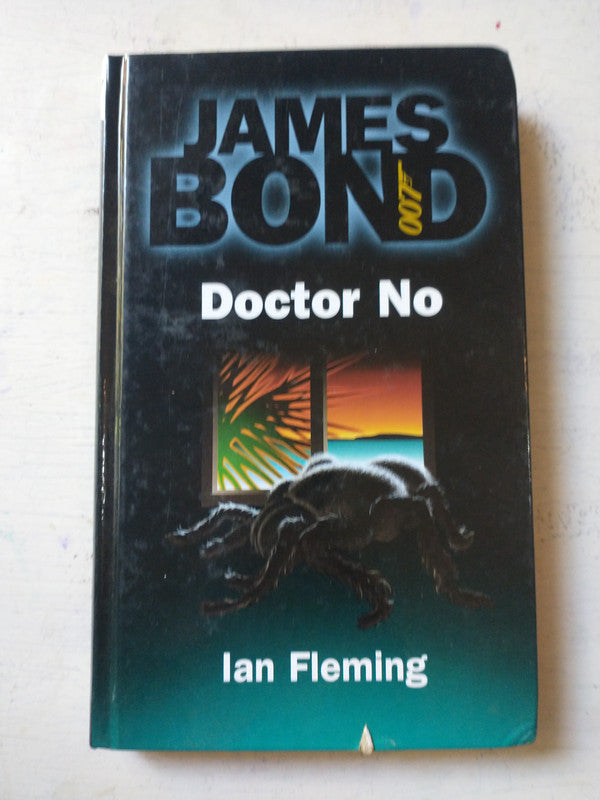 Libro usado en venta: James Bond - Doctor No de Ian Fleming; editorial RBA impreso en 1999 realizamos envios a todo el mundo.1