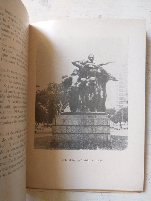 Libro usado en venta: Los monumentos de Eduardo Baliari; editorial Ediciones Culturales Argentinas impreso en 1972 realizamos envios a todo el mundo.2