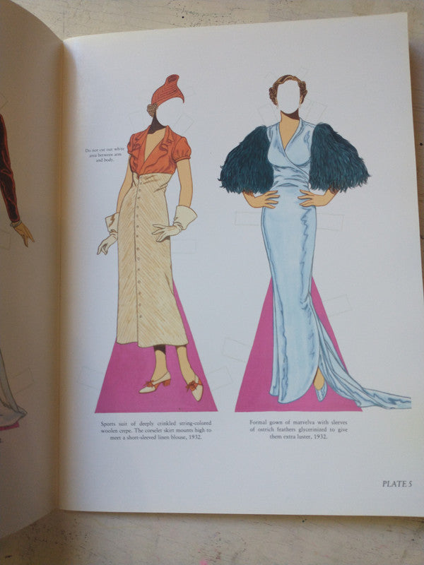 Libro usado en venta: Schiaparelli fashion review de Elsa Schiaparelli; editorial Tom Tierney impreso en 1988 realizamos envios a todo el mundo.3