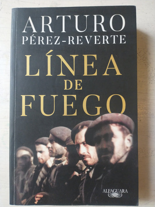 Libro usado en venta: Linea de fuego de Arturo Perez-Reverte; editorial Alfaguara impreso en 2021 realizamos envios a todo el mundo.1